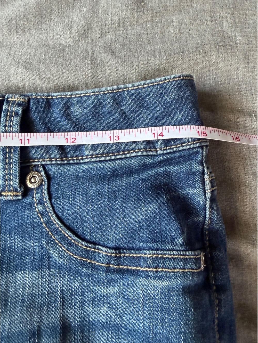Maurices Size Small Reg Distressed Capris Low Rise - Picture 5 of 7